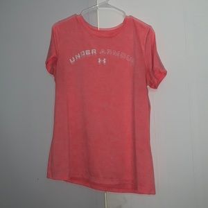 Slightly worn top. Beautiful color and it’s Under Armour!!